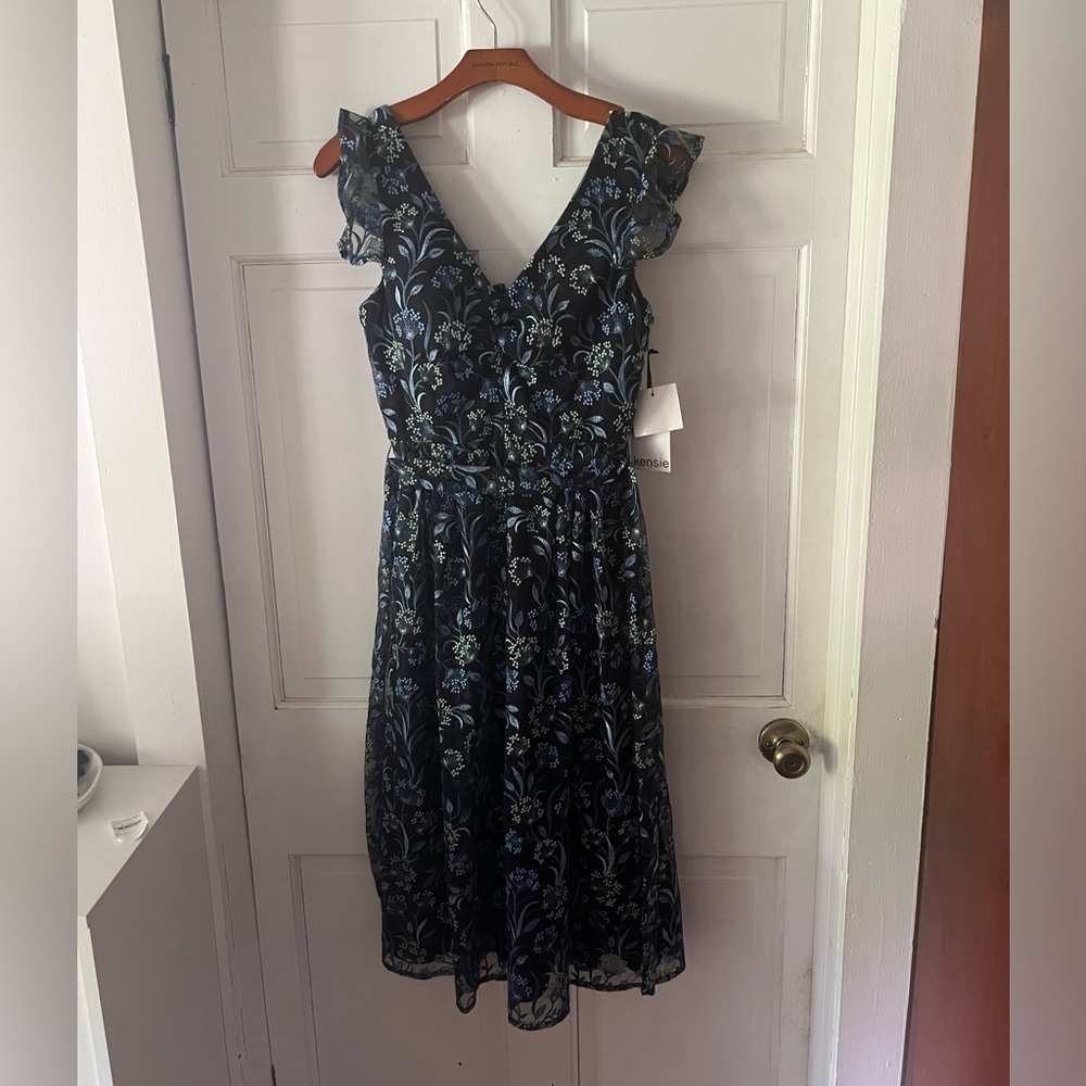 NWT Kensie Flutter Sleeve Floral Day Dress
